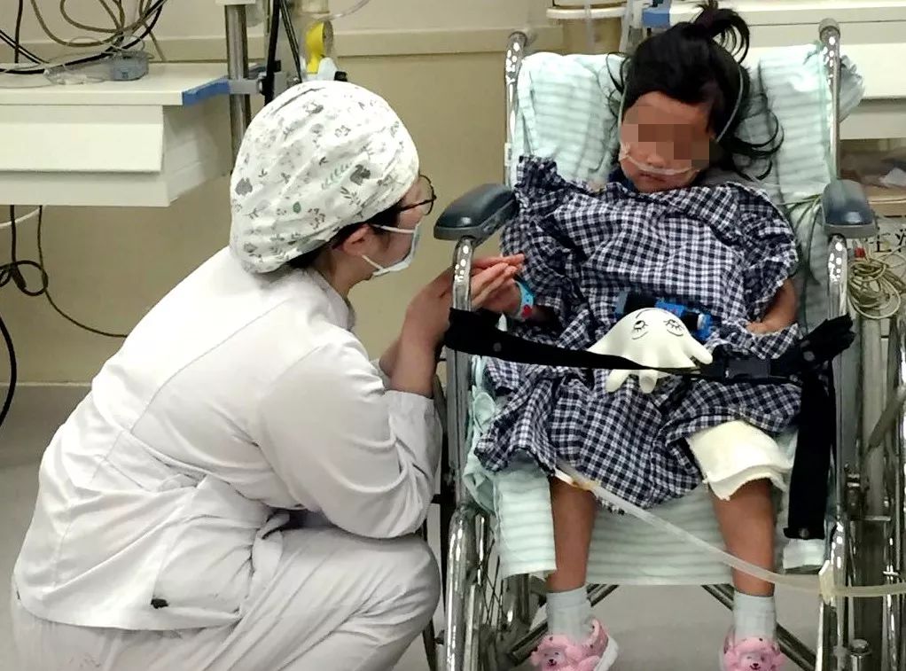 四岁儿童患有重症心脏病妈妈等我好了再和你一起背古诗哦