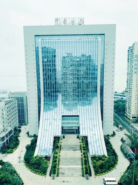 私教课1元体验厦门这家海景私教健身会所开业让帅气私教承包你的马甲