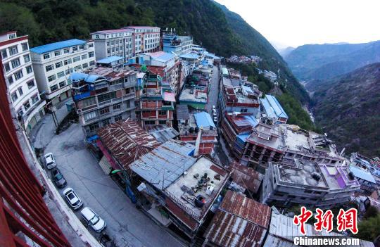 樟木口岸货运功能5月29日恢复开通 暂不对游客开放_何蓬磊