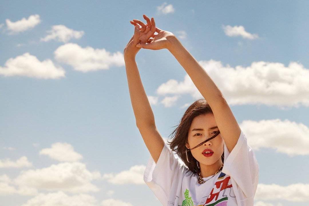 白t格纹裙,普通人像村姑,看刘雯怎样演绎高级感