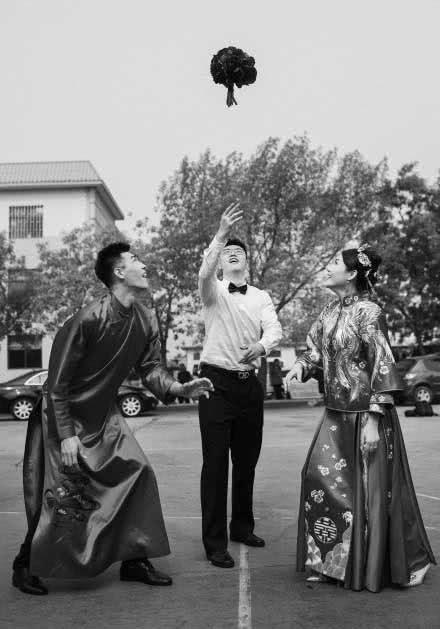 cba总冠军球员大婚,新娘是消防员,婚礼上跳球太欢乐_张春军