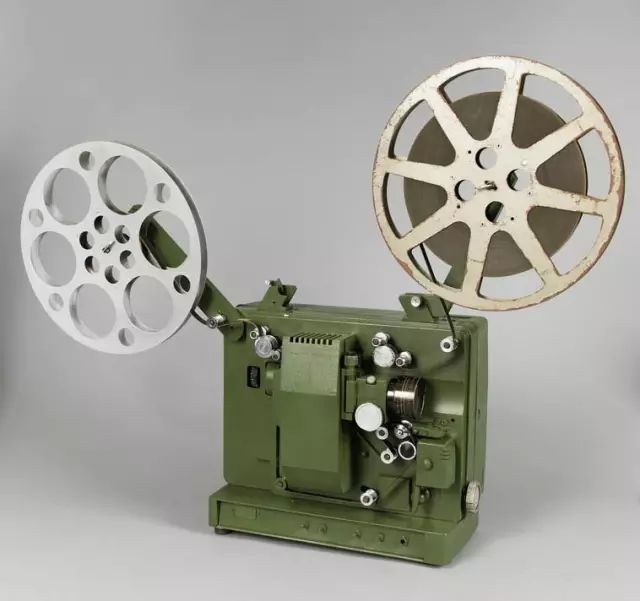 影像典藏放映画面大的国产甘光牌f1616毫米的胶片老电影放映机