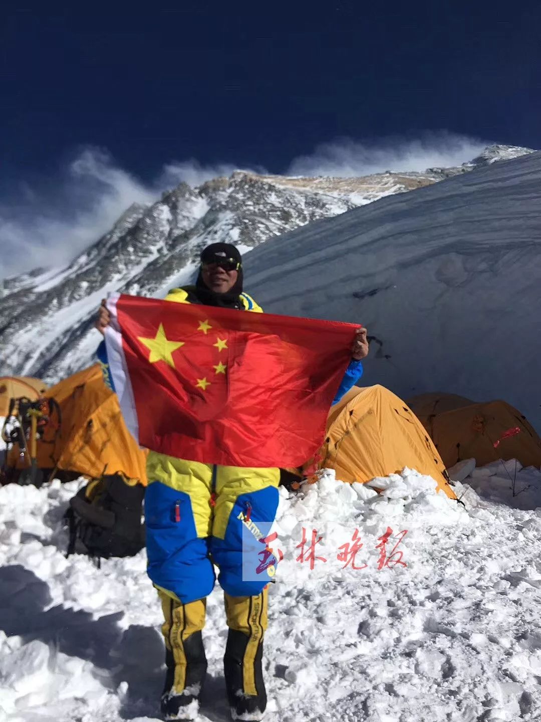 玉林第一人容县57岁男子成功登顶珠穆朗玛峰过程很震撼