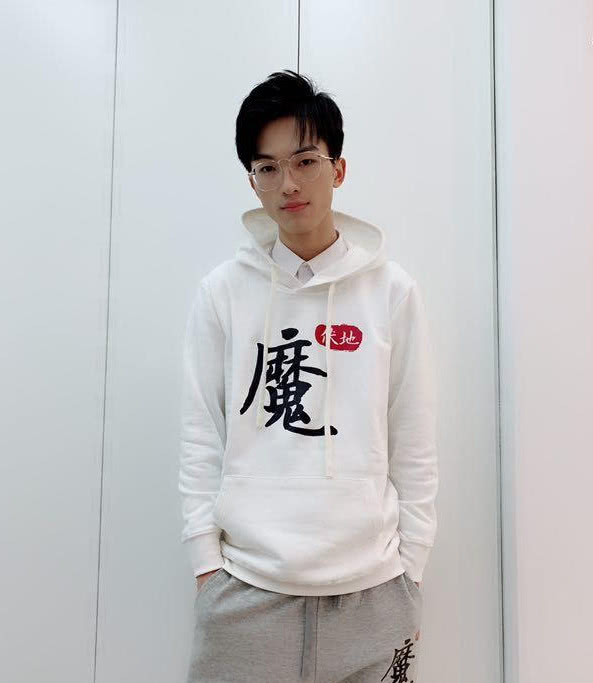 通过上图积分榜我们可以清楚看到,排名前三的战队全部来自于虎牙平台