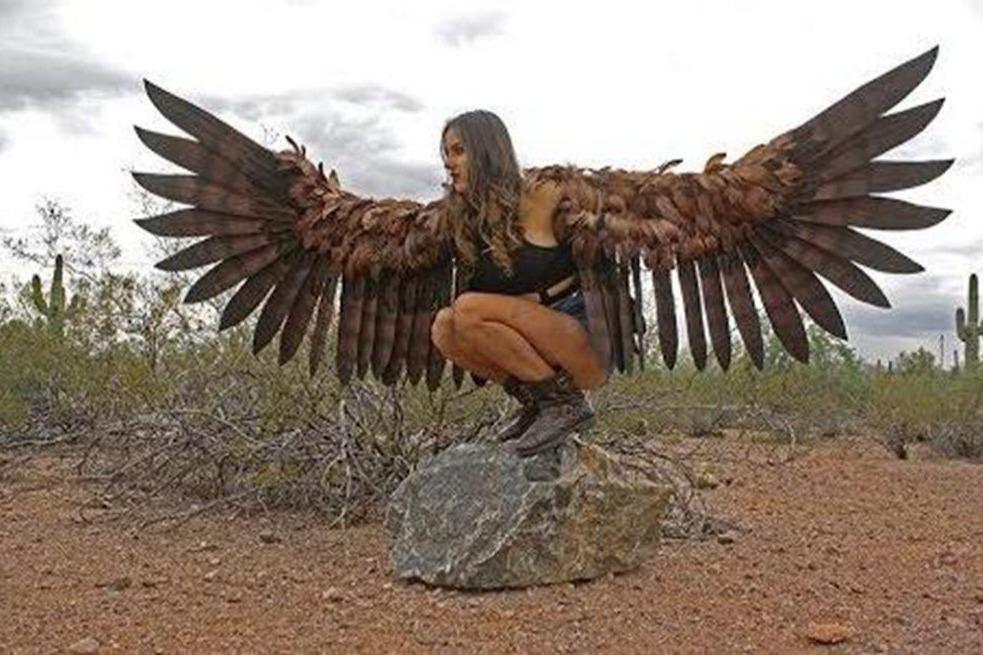 美国姑娘发明人造翅膀能随着意识自如挥动能飞吗