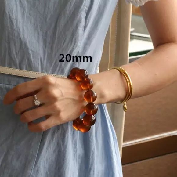 10mm单圈,手腕比较纤细的话可能会比较松,可以拆下几颗▲8mm单圈