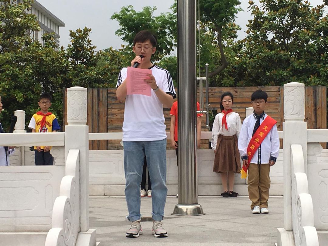 东桥小学教育集团东板桥校区举行"扫黑除恶 共享平安"主题升旗仪式