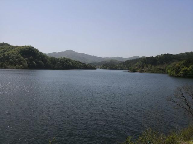 信阳这个湖来头不小,风景不逊南湾湖,还免门票!