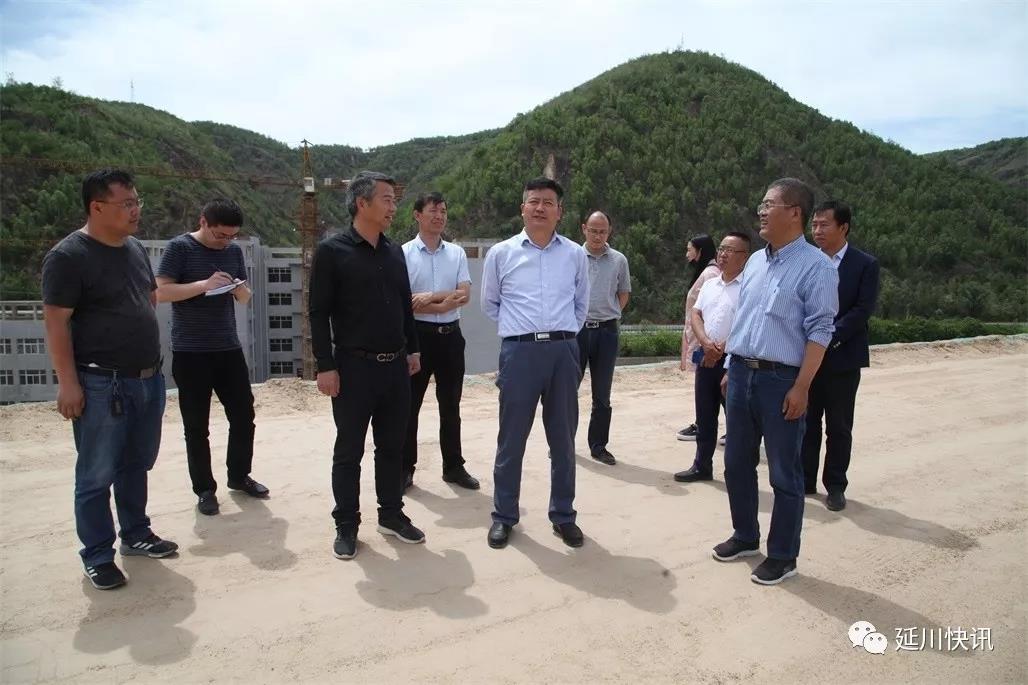 县委书记张永祥对延川工业园区部分项目建设进行调研