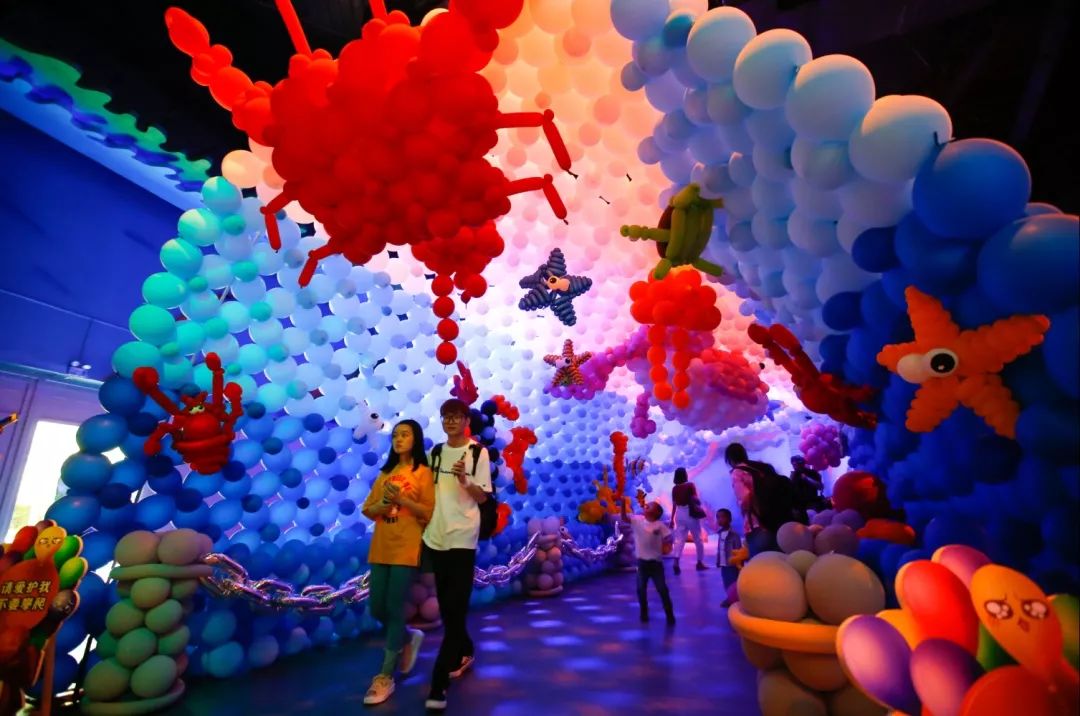 深圳欢乐谷开启国际气球嘉年华百万缤纷气球打造梦幻童话世界