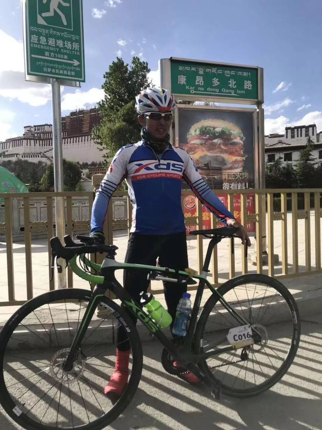 坚持梦想必达远方喜德盛车手代仁义骑乘rd700征服8天川藏极限挑战赛