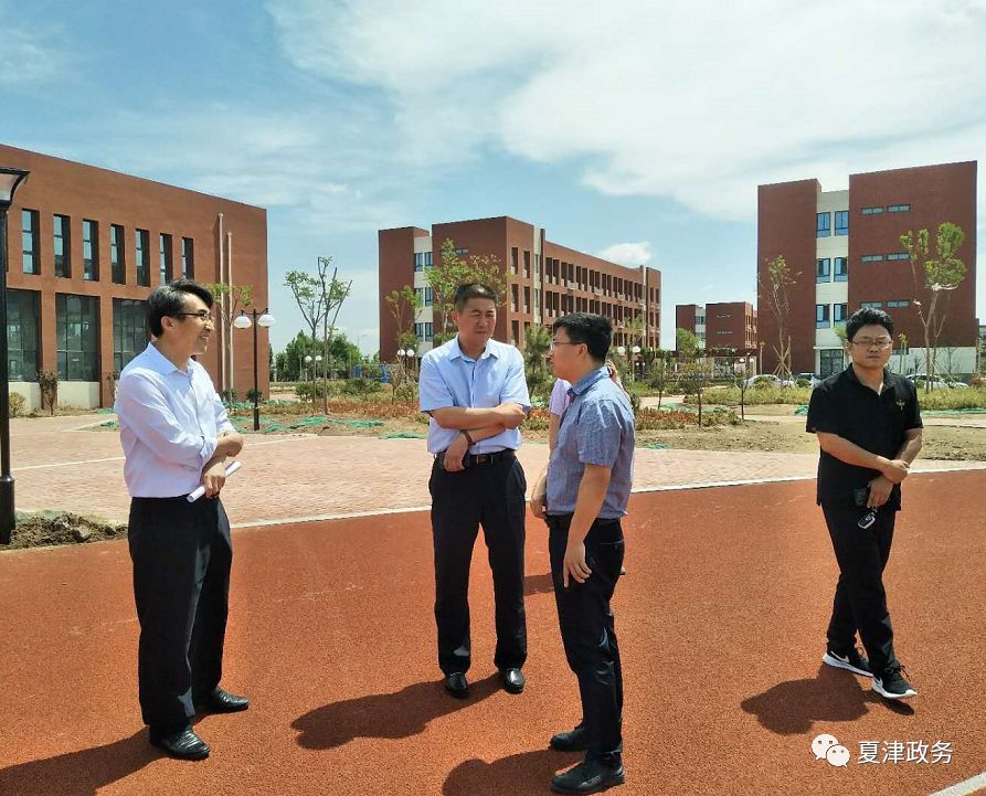 县领导就教育项目建设现场办公