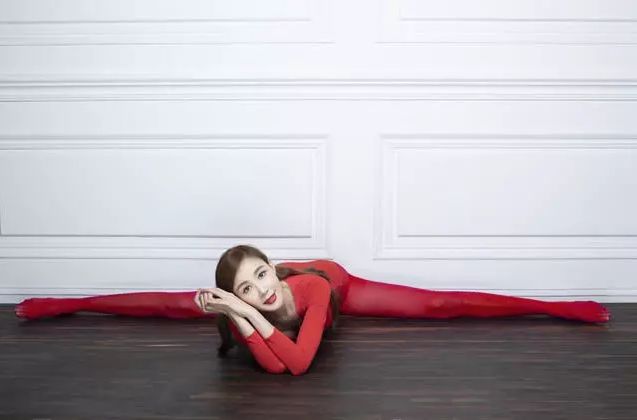 51岁是什么样51岁女神萧蔷瑜伽秀马甲线