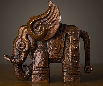 奖品由韩美林监制全青铜材质,纯手工精制的作品《象》在科技激荡的大