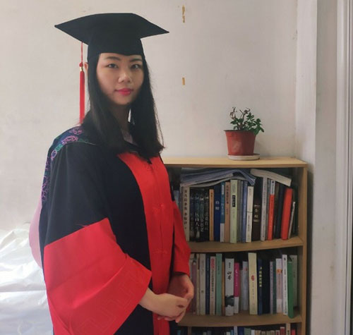 26岁的她成为我国首个写作学专业博士