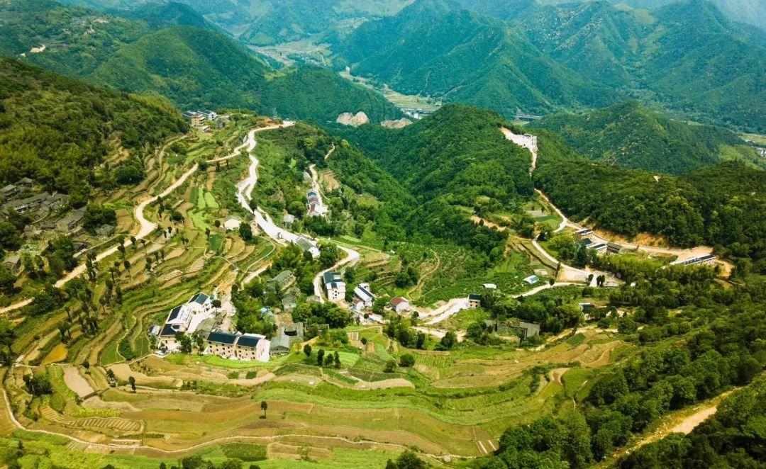 留山村位于汇溪镇西北边,地处望海尖半山腰,海拔约640米,有"浙里小