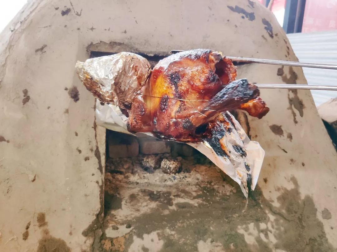 最原生态的吃法土窑烧公鸡烤大鹅外焦里嫩吃了这顿想下顿