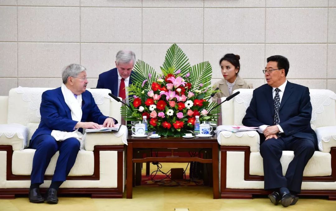 吴英杰会见美国驻华大使泰里布兰斯塔德洛桑江村齐扎拉等一同会见