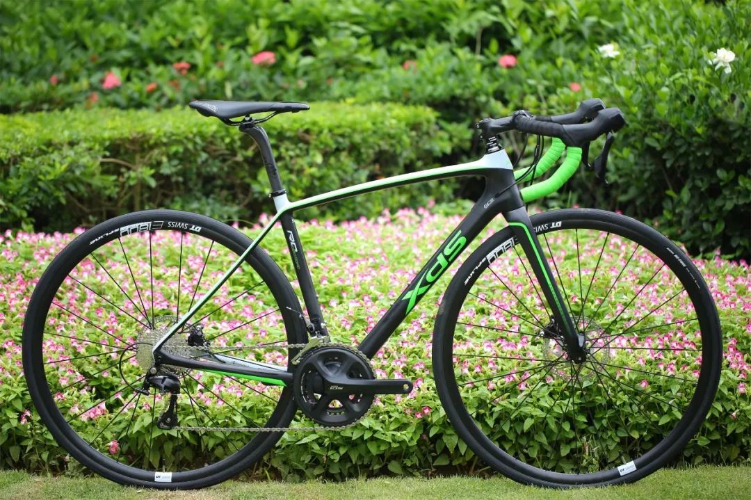 坚持梦想必达远方喜德盛车手代仁义骑乘rd700征服8天川藏极限挑战赛