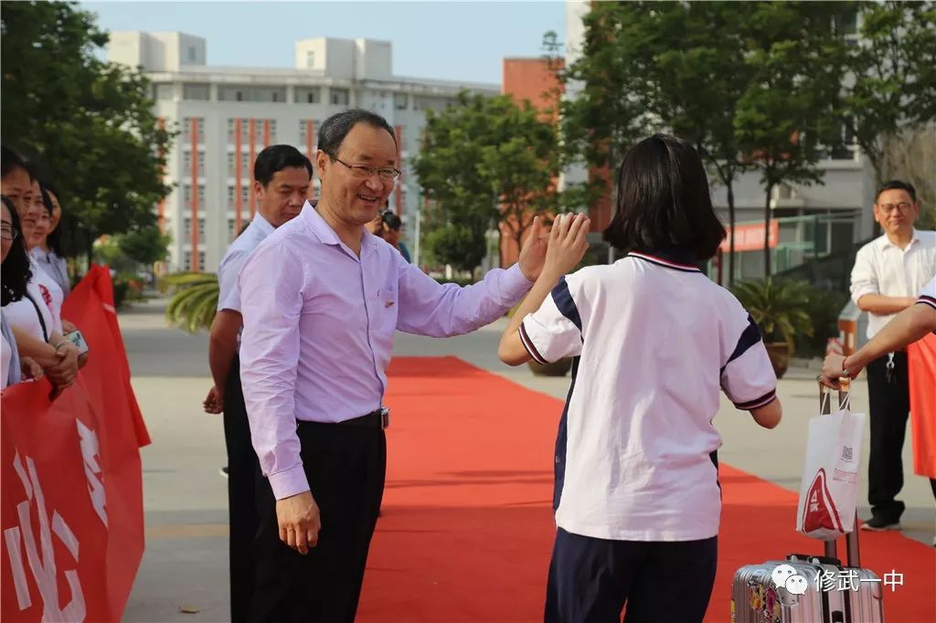 修武一中举行高三学生返校欢迎仪式