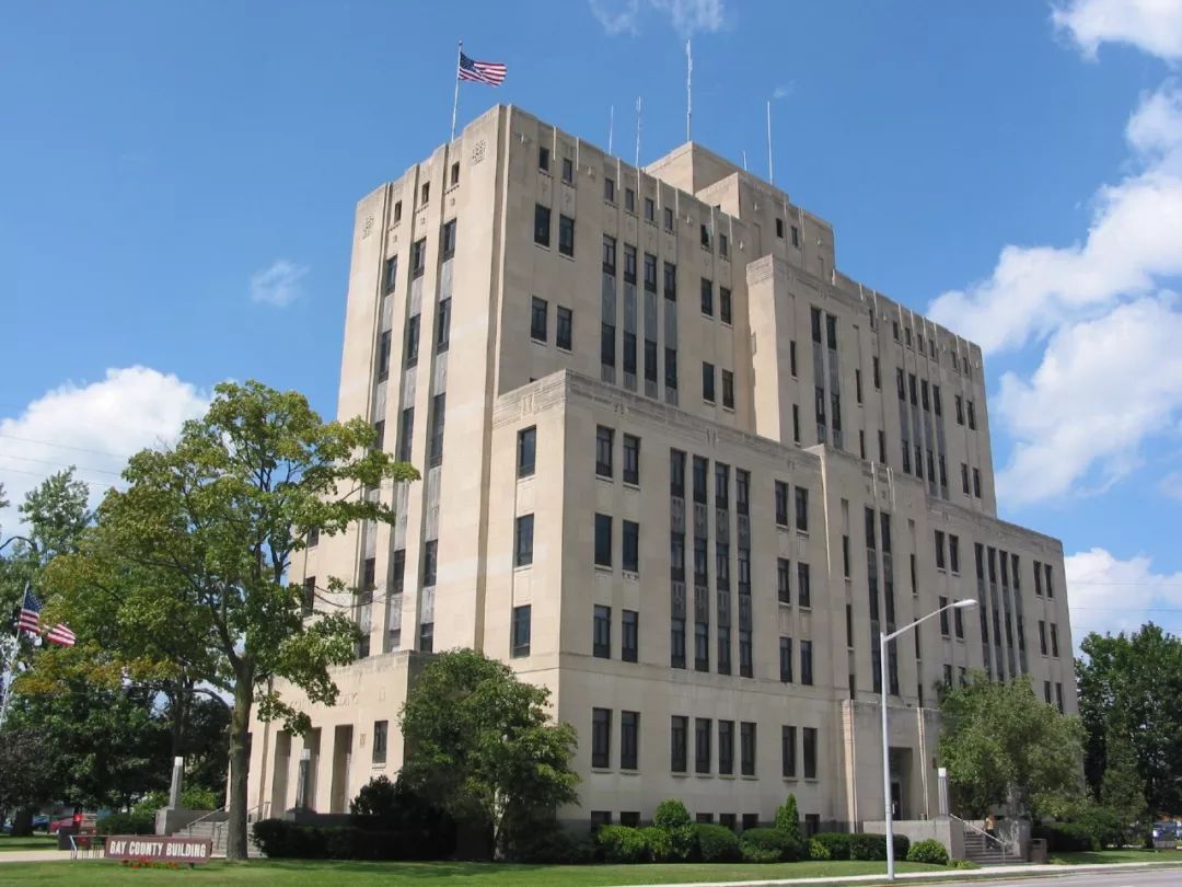 是北美顶尖大学学术联盟美国大学协会(aau)成员,被誉为"公立常青藤"