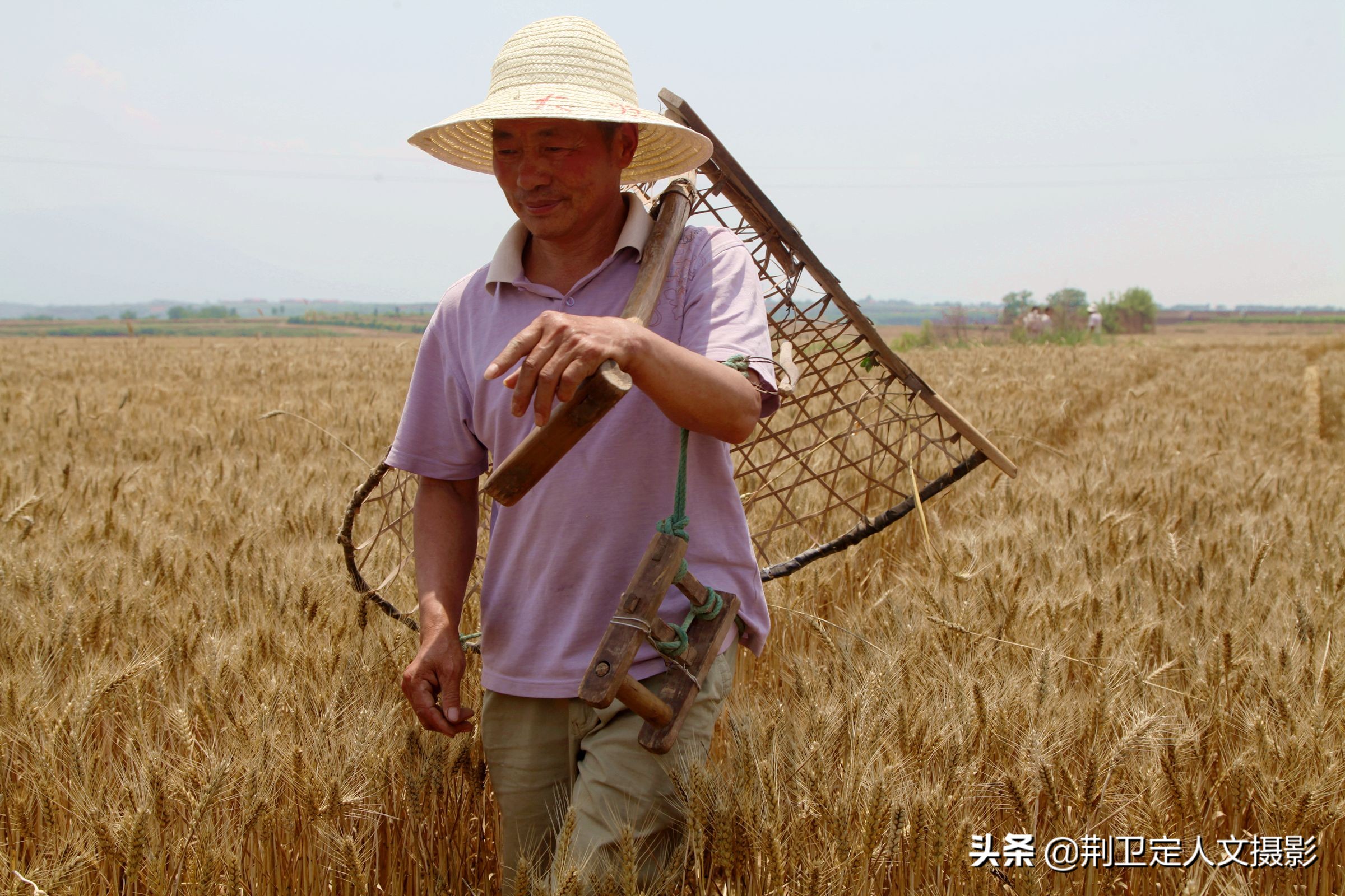 山西農民製作夏收割麥神器效率驚人,面臨消失看看是啥原因