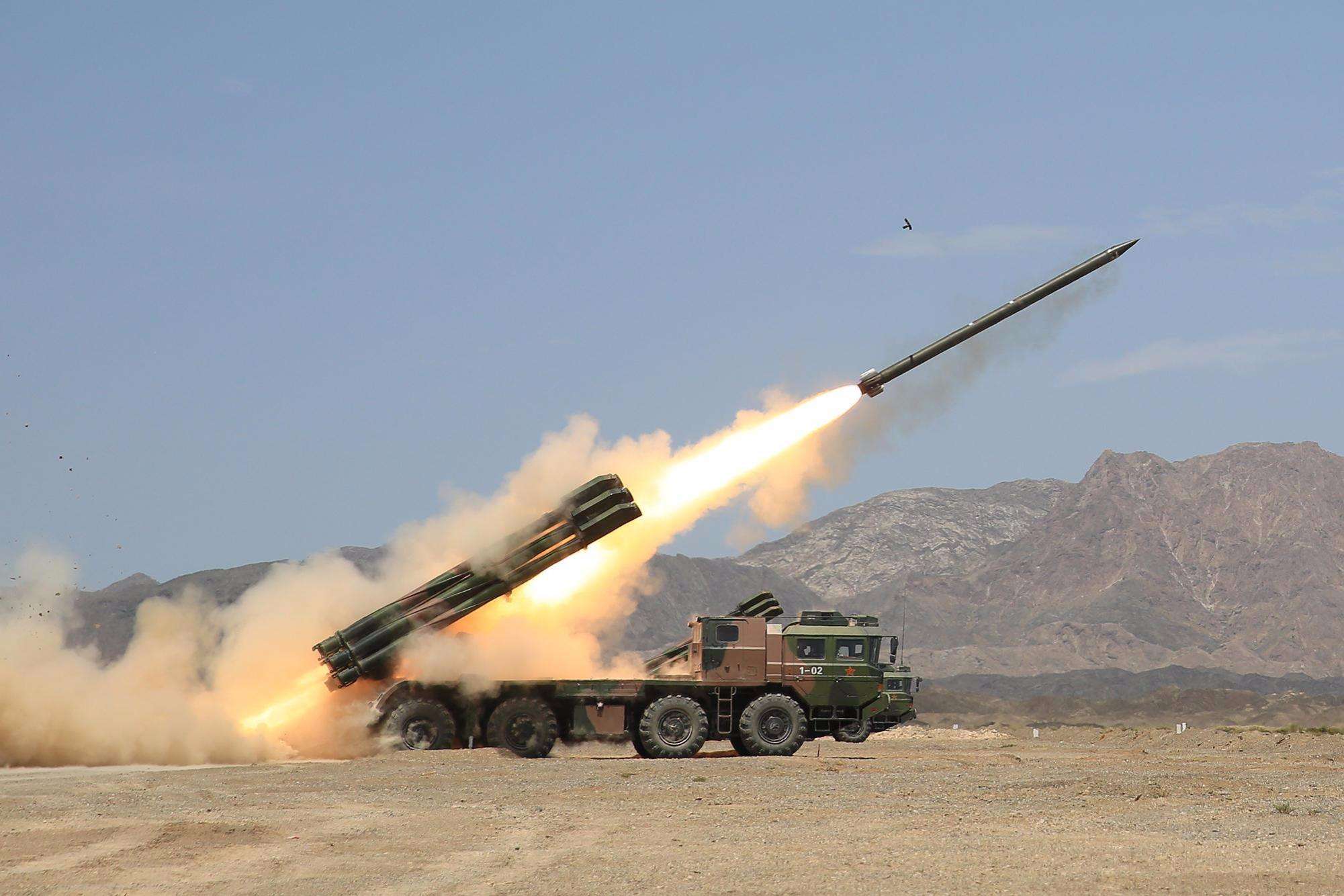 在指挥系统方面,合金精密仪表设计局为龙卷风火箭炮配备了,康土尔生产