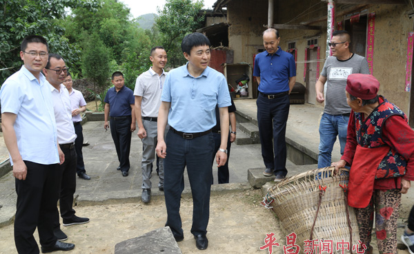 图文蒲开文强调精心谋划精细部署精准施策扎实推进脱贫攻坚工作