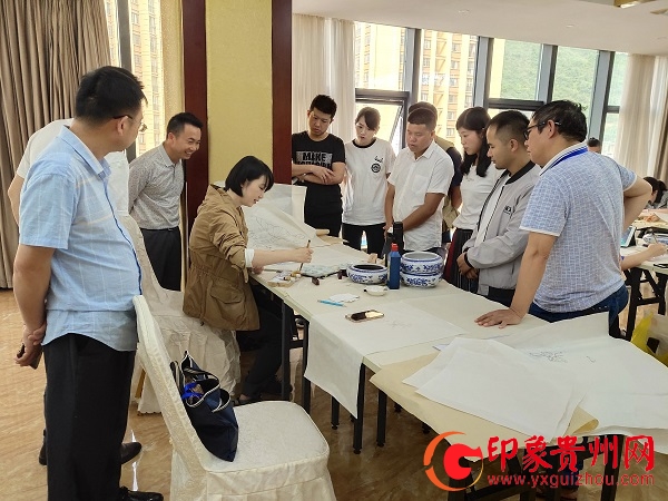 据了解,贵州师范大学美术学院副院长,教授,硕士生导师顾静和贵州师范