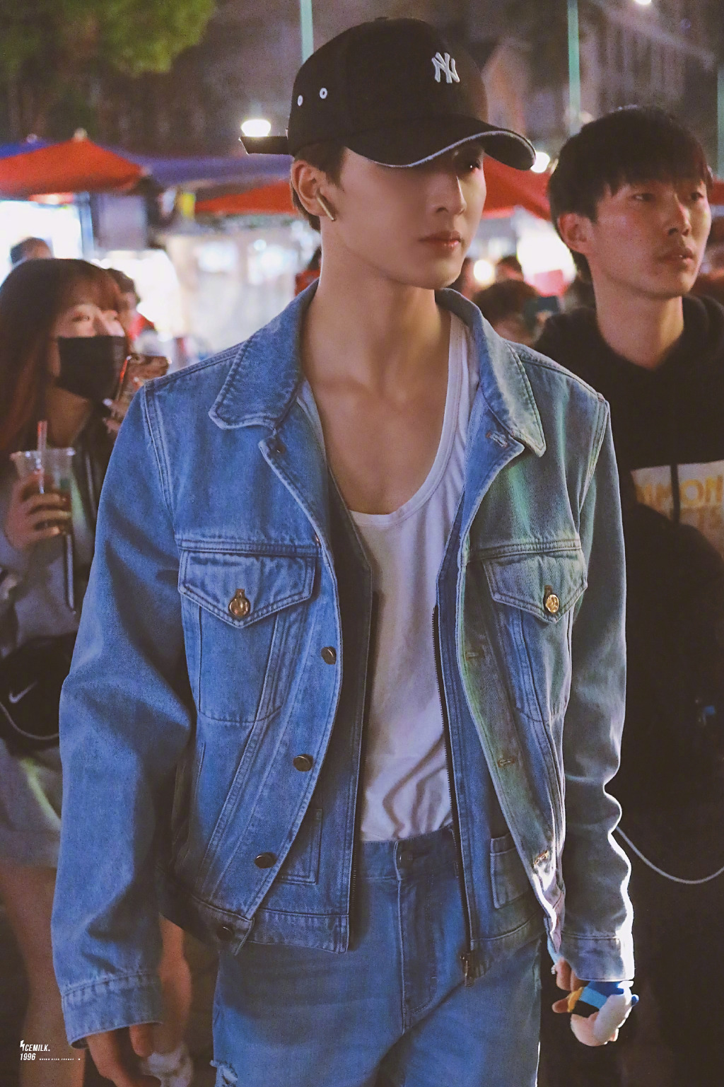 朱正廷苏点大挖掘 性感喉结展现迷人气质