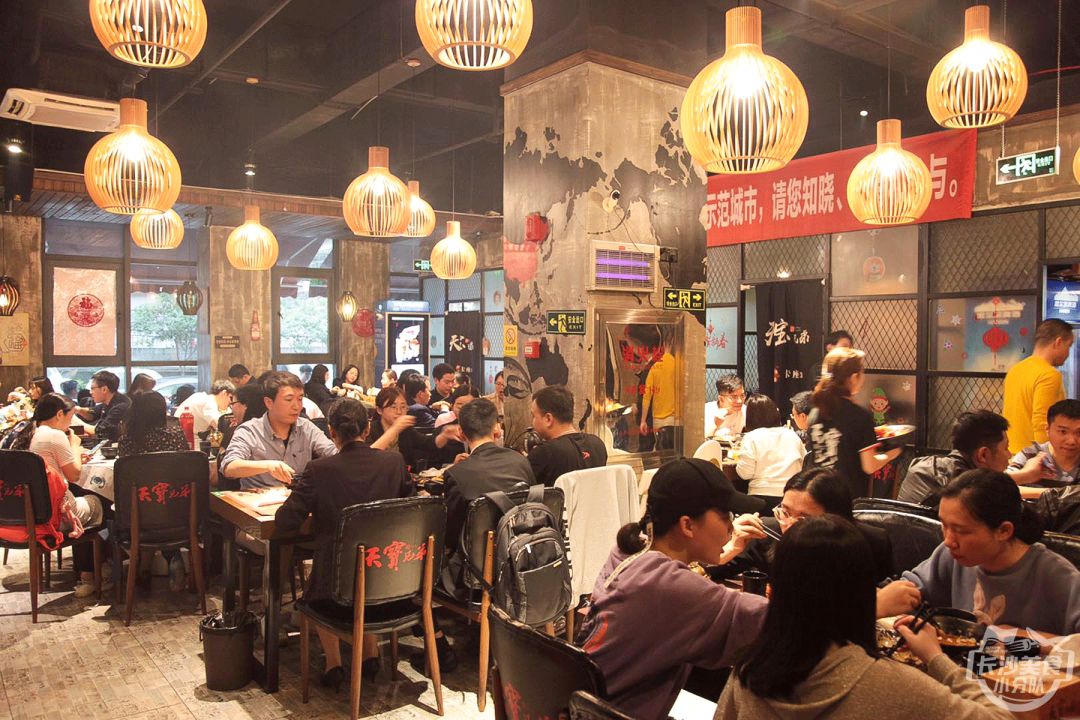 白天排队到天黑,「天宝兄弟」称霸虾尾江湖!