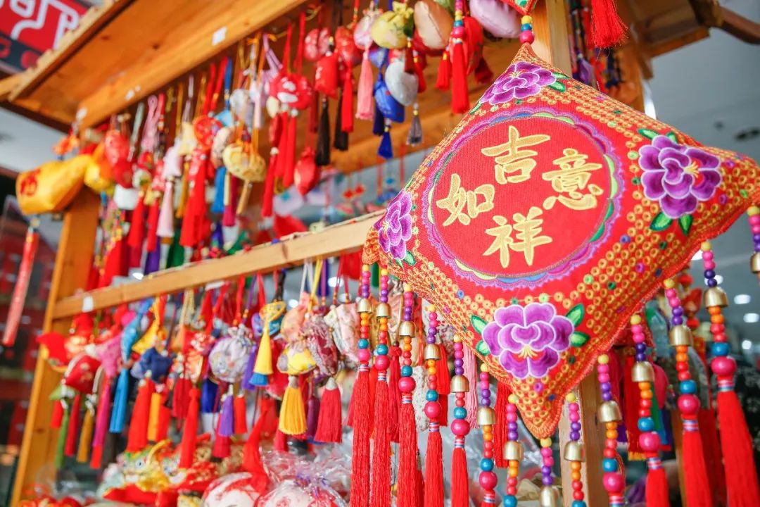 端午时节挂香囊这里有50个余天成堂的香囊要送给你