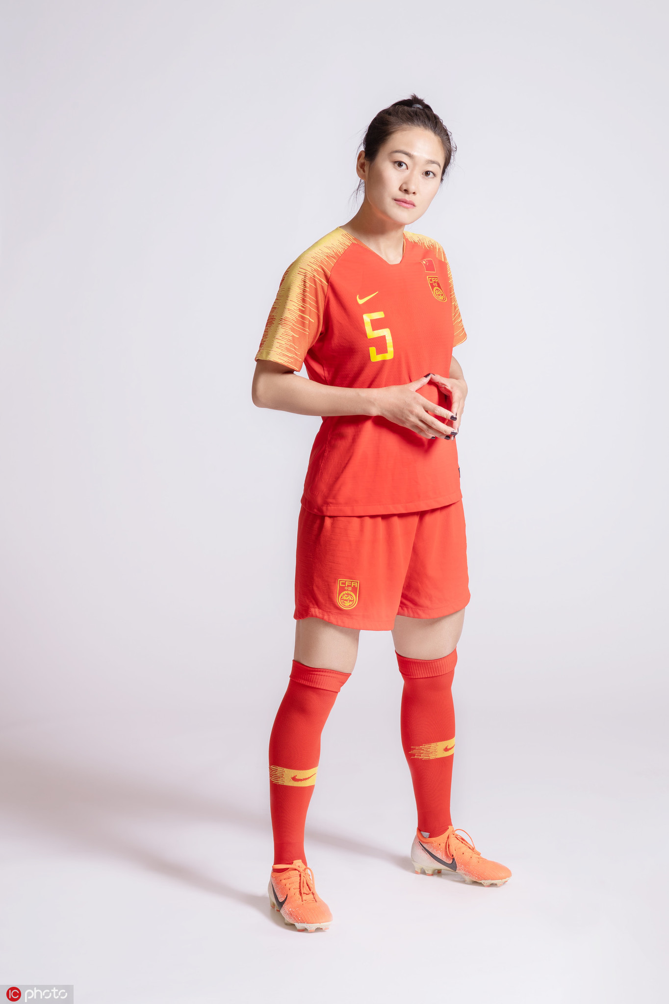 中国女足世界杯创意写真曝光铿锵玫瑰敢耀法兰西