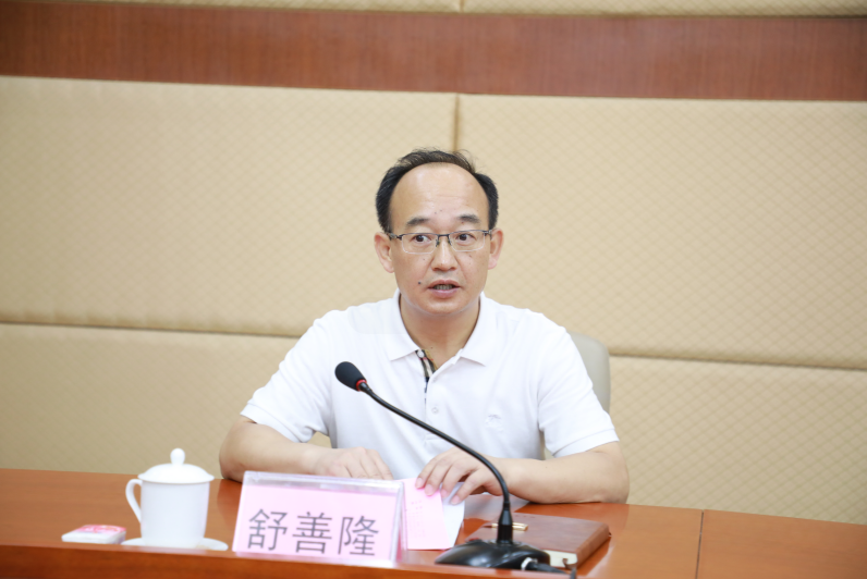 区委书记舒善隆到政务服务中心调研优化营商环境工作