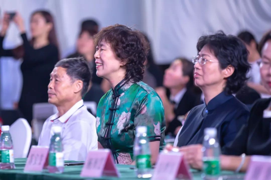 董事长 易敏广州市蔚蓝体育有限公司副总经理 黄杰江宁区汤山街道办