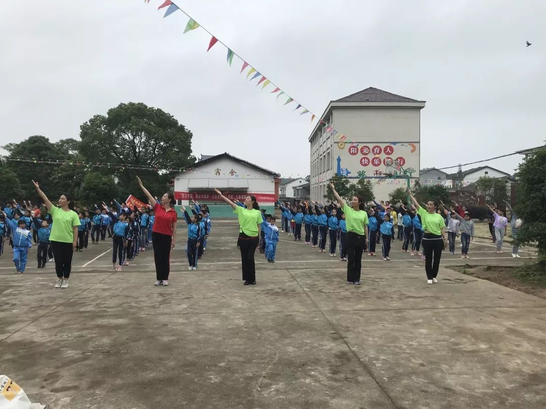 慶祝新中國成立70週年(江西金溪對橋鎮龔家小學)