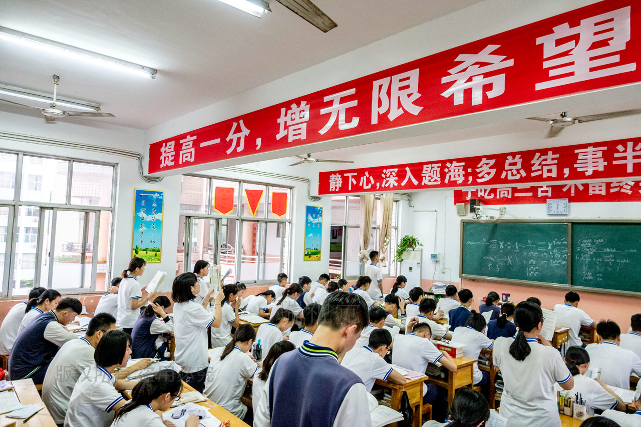 高三教室标语:破釜沉舟拿下985,背水一战冲进211-搜狐大视野-搜狐新闻