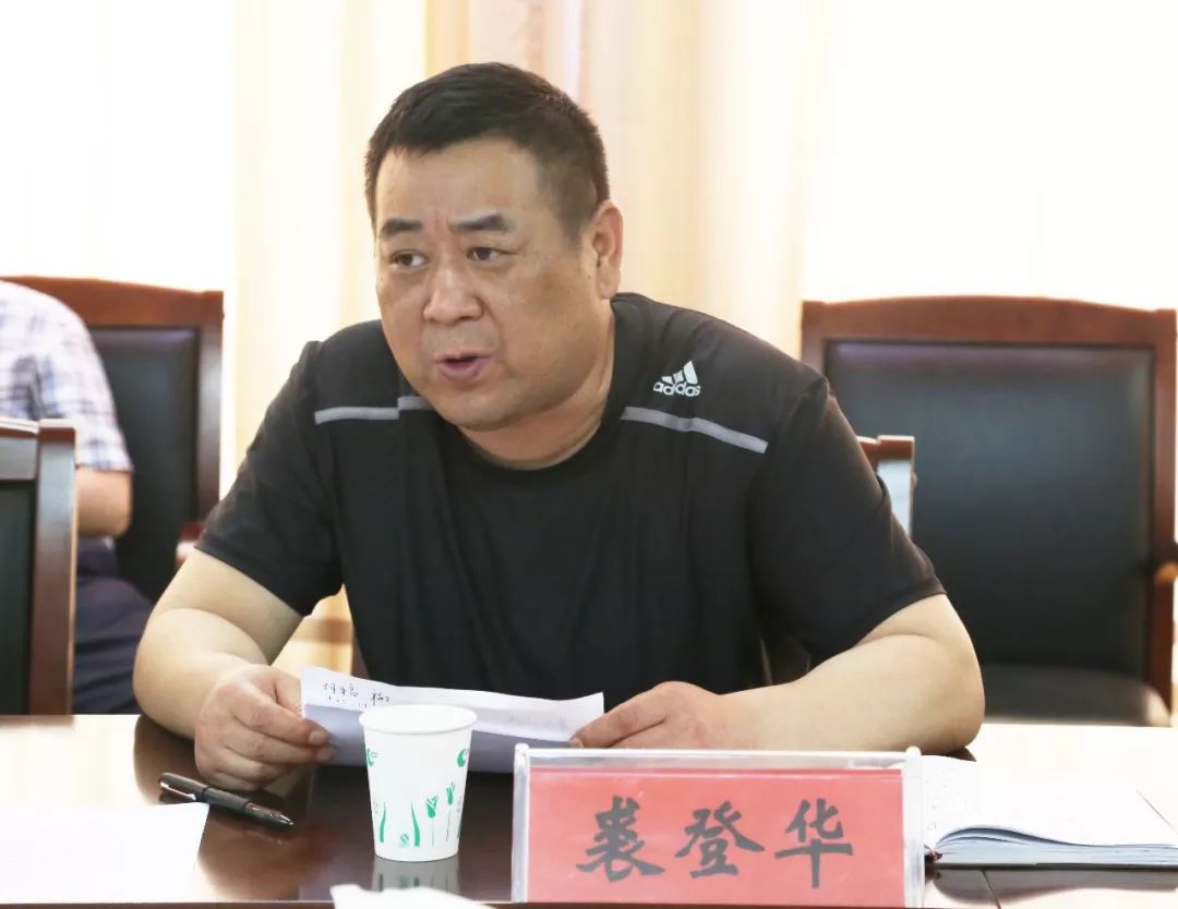 区委常委纪委书记监委主任徐凯盛以人大代表身份进选区