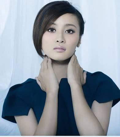 吴晓敏在热播剧《隋唐演义》中饰演红拂女,该剧动作导演国建勇和她是