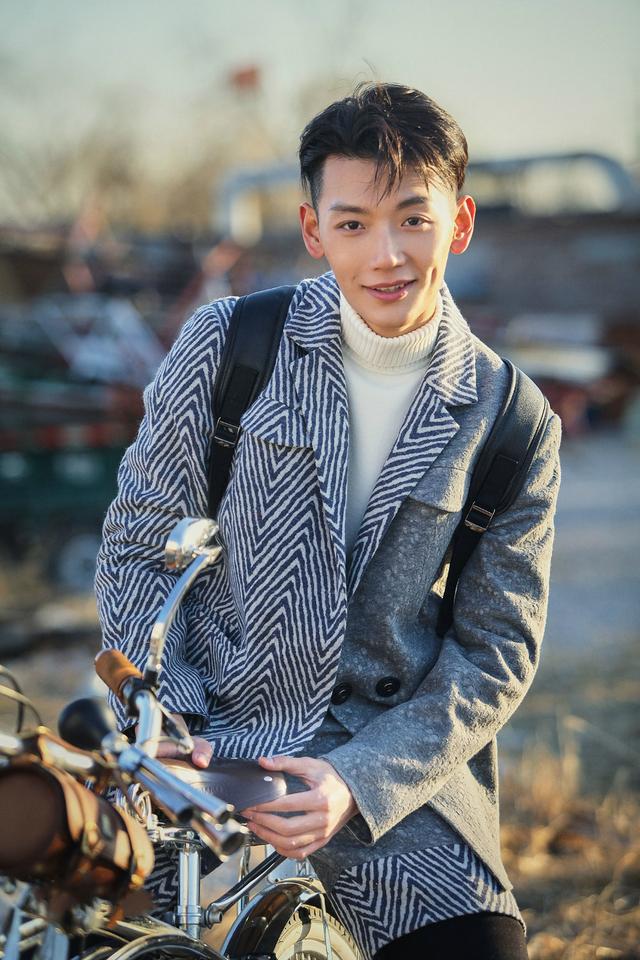 郝帅金属系男孩的少年意气