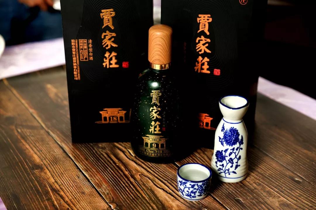 清新自然的生态环境和千百年来酒文化的传承,让贾家庄酒酒香更加清雅