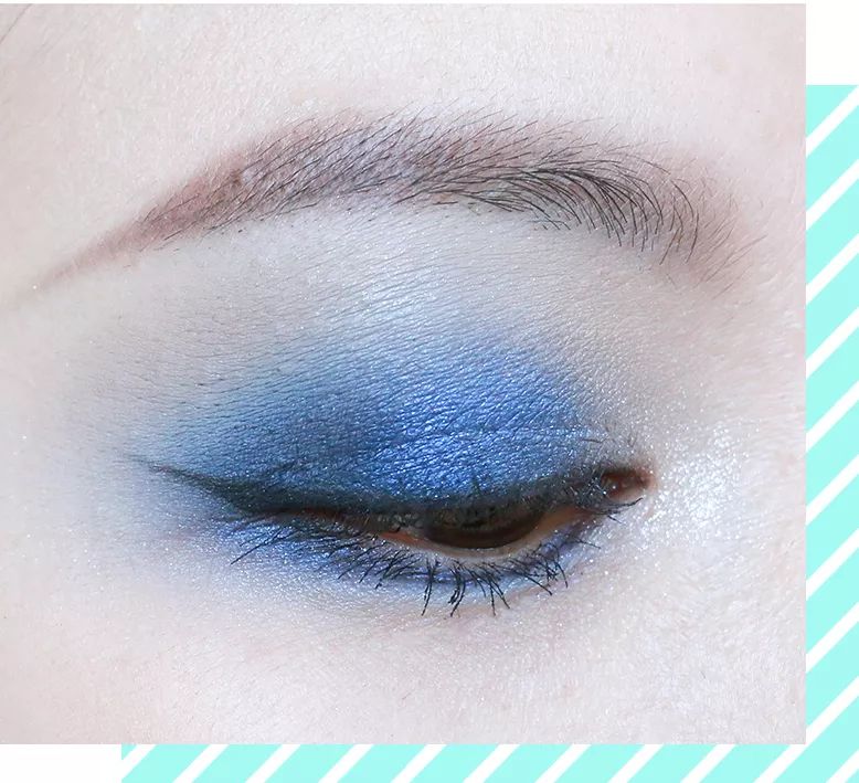 比眼线笔要更加柔和自然~效果夏季蓝色眼妆配色还蛮清凉的~按着这个