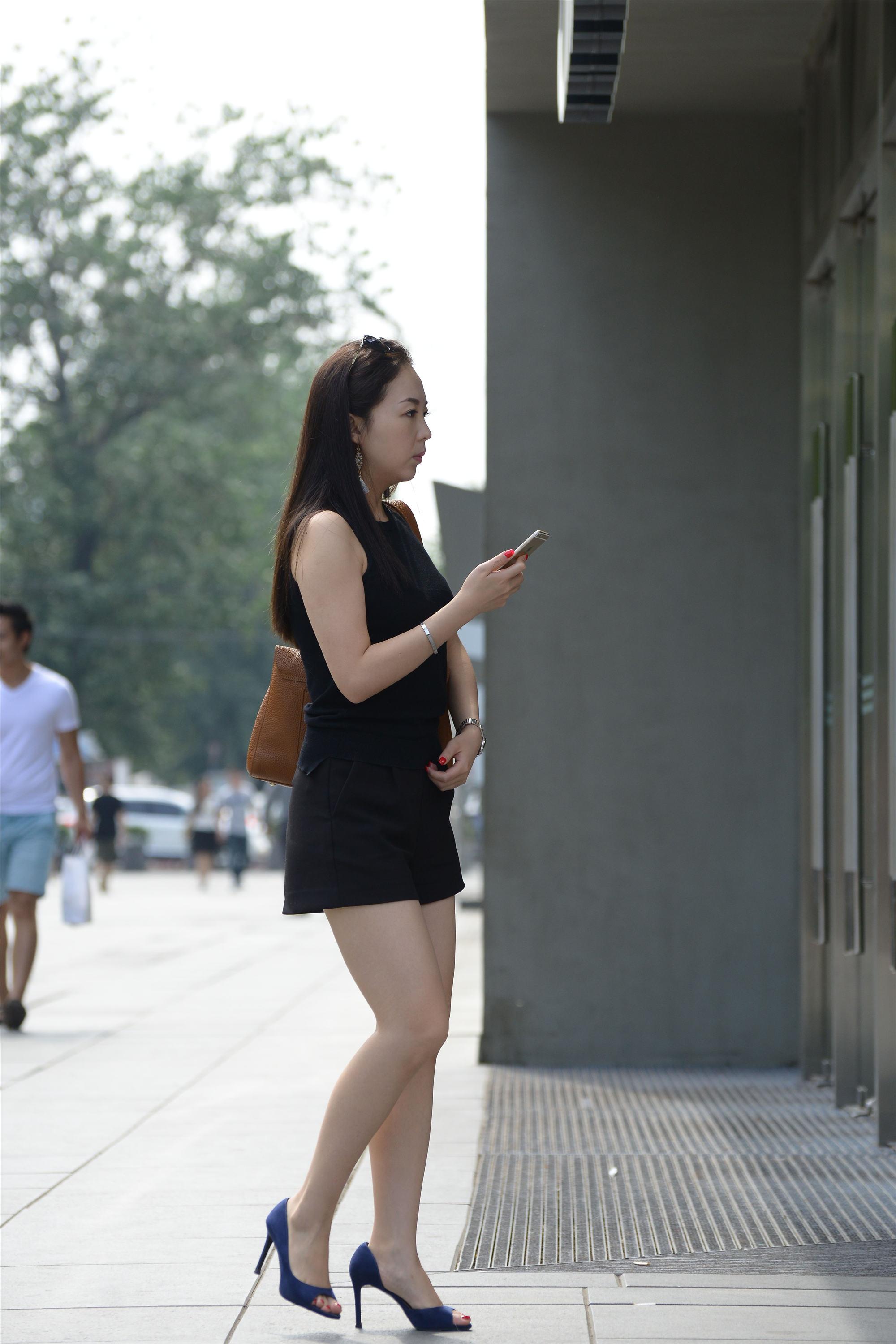 身材微胖的姑娘教你穿鱼嘴高跟鞋搭配出气质美