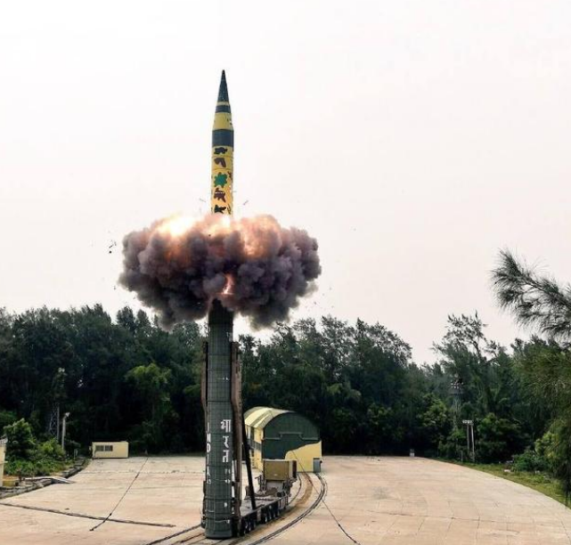 原创 最大射程5000公里 50吨核导弹已试验6次 却没一辆公路发射车用