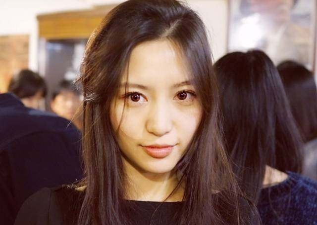 央金卓玛作为沈月的经纪人,粉丝只是提出一个问题,没想到却被这样怼
