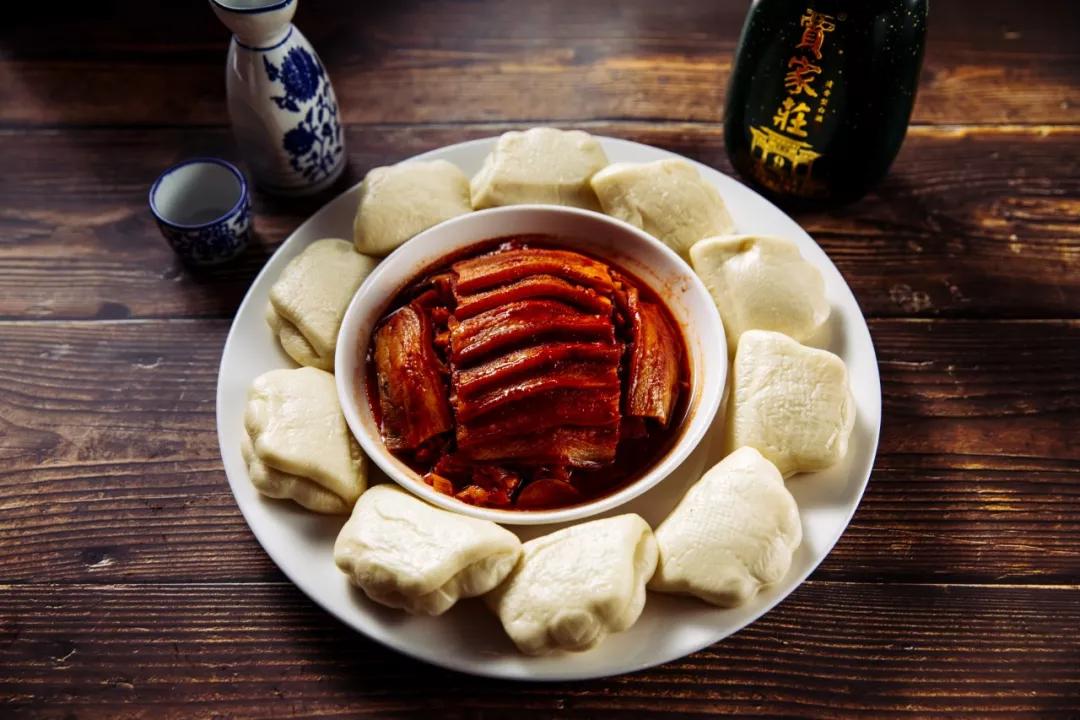 作为晋菜的代表菜之一,酱梅肉当然是不可缺少的.