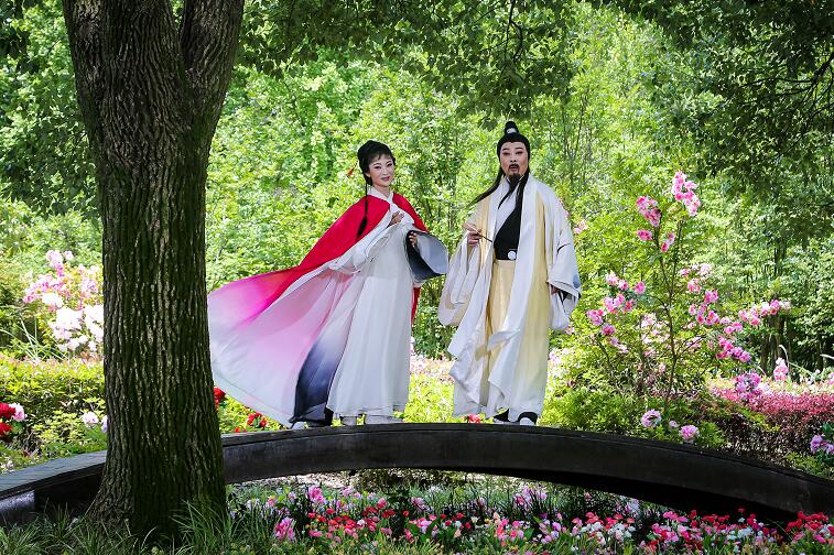 黄梅戏故事片千古东坡黄冈取景拍摄赤壁公园再现黄州美景花烂漫盛景