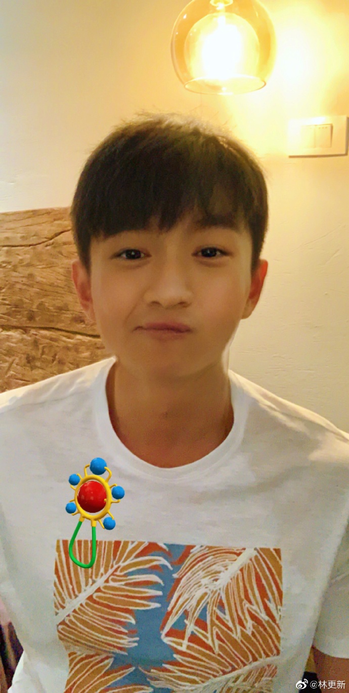 林更新玩坏宝宝滤镜,吐槽不减龄:我承受了这年纪不该有的法令纹_鹿晗