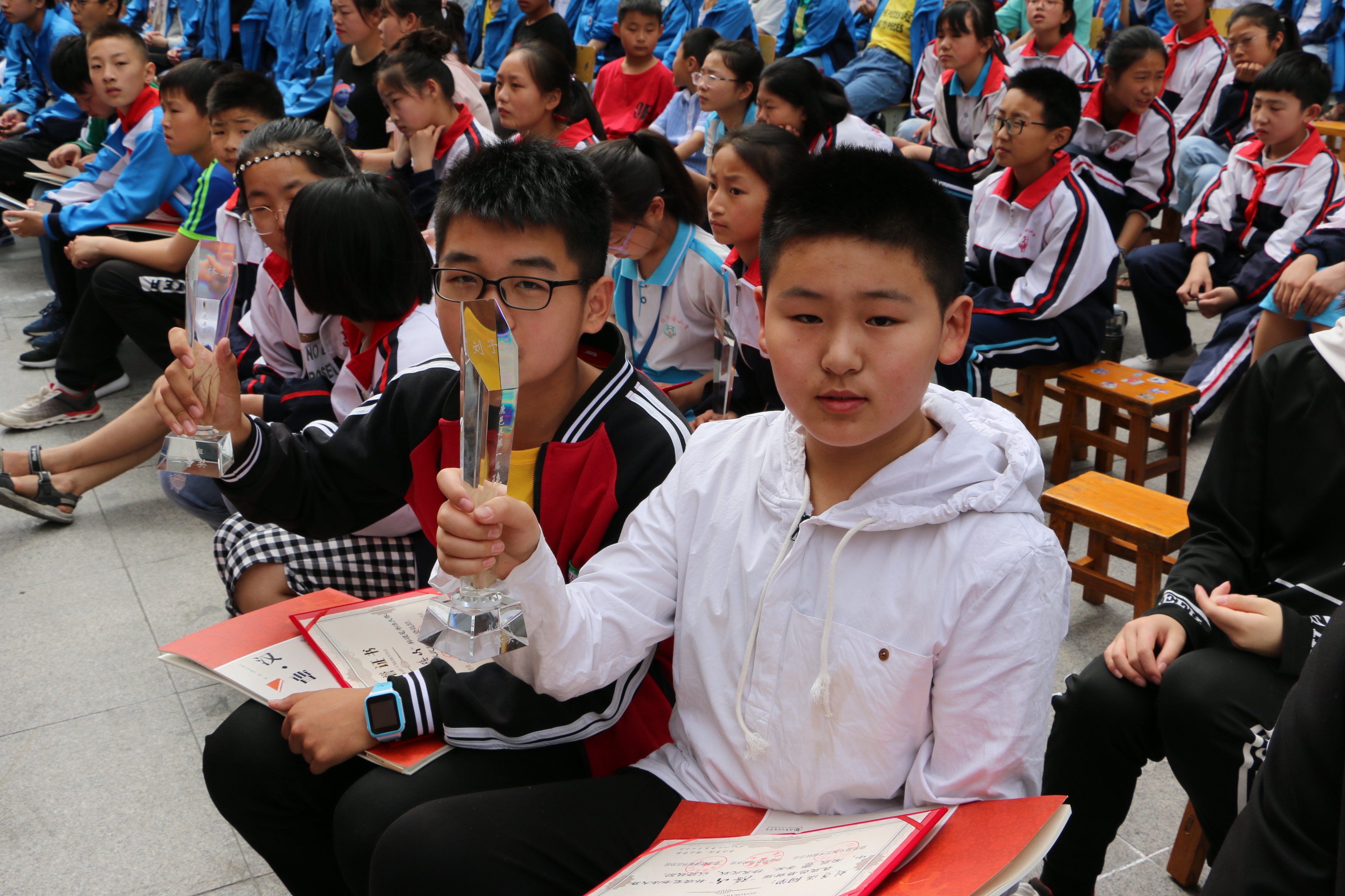 首届"隐山杯"硬笔书法大赛颁奖仪式在鹿邑县隐山中学举行