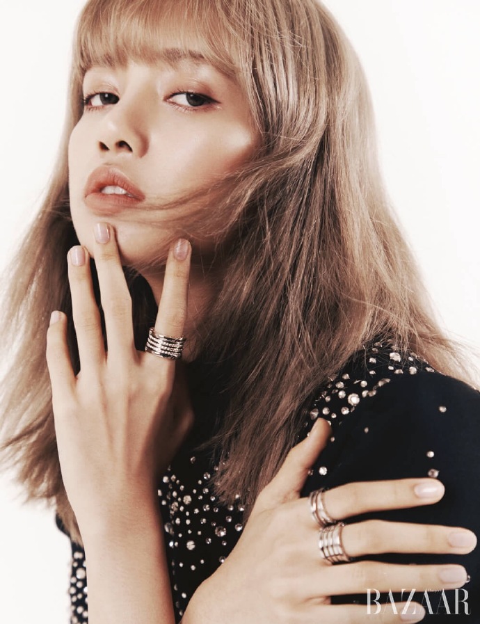 韩国芭莎官网更新lisa绝美图莎女王的与众不同的氛围